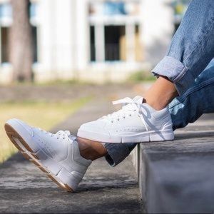 On Running Roger Clubhouse Sneaker Sz 8 White